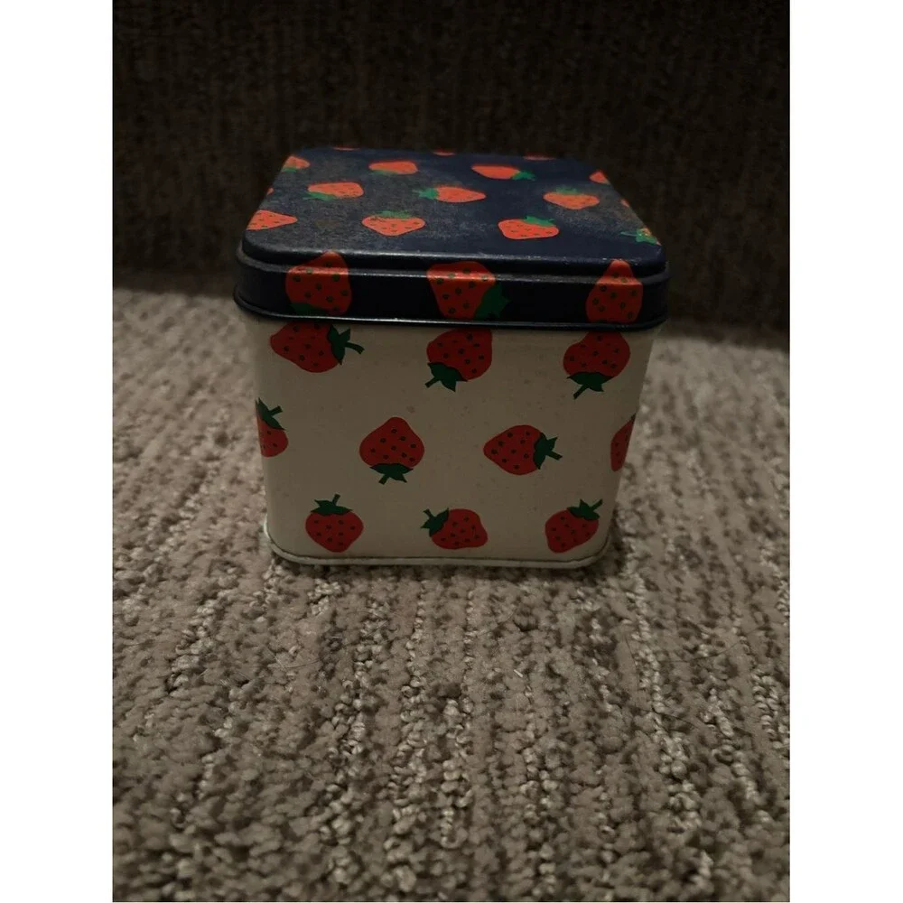 Potpourri Press vintage Tin with Coasters